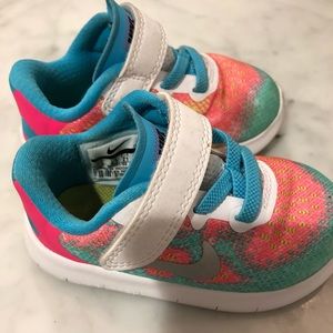 Nike toddler free runs